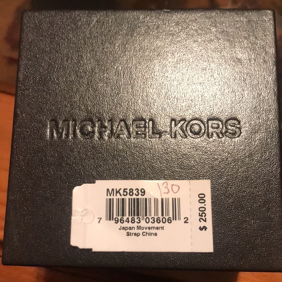 I’m selling a Michael kors watch - Picture 3 of 3